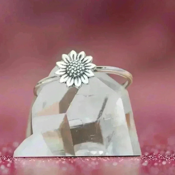 Vintage Sunflower Design Ring Silver Plated size 6 - Picture 2 of 6